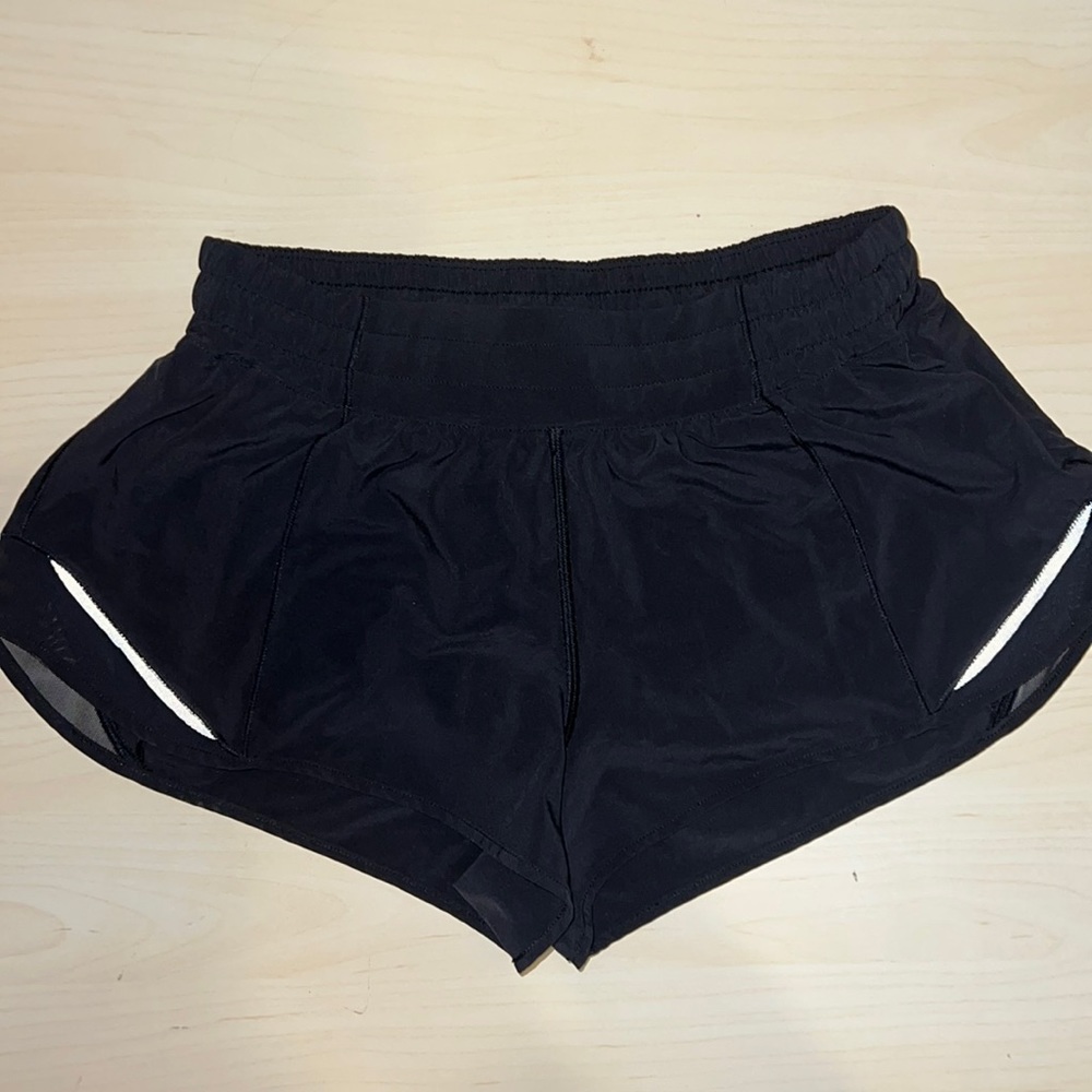 Lululemon Hotty Hot short 2.5’ BLACK SIZE 8